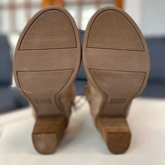 SOLD - Toms Majorca Beige Suede Peep Toe Women’s Ankle Heel Booties Size 6.5 - Picture 8 of 8